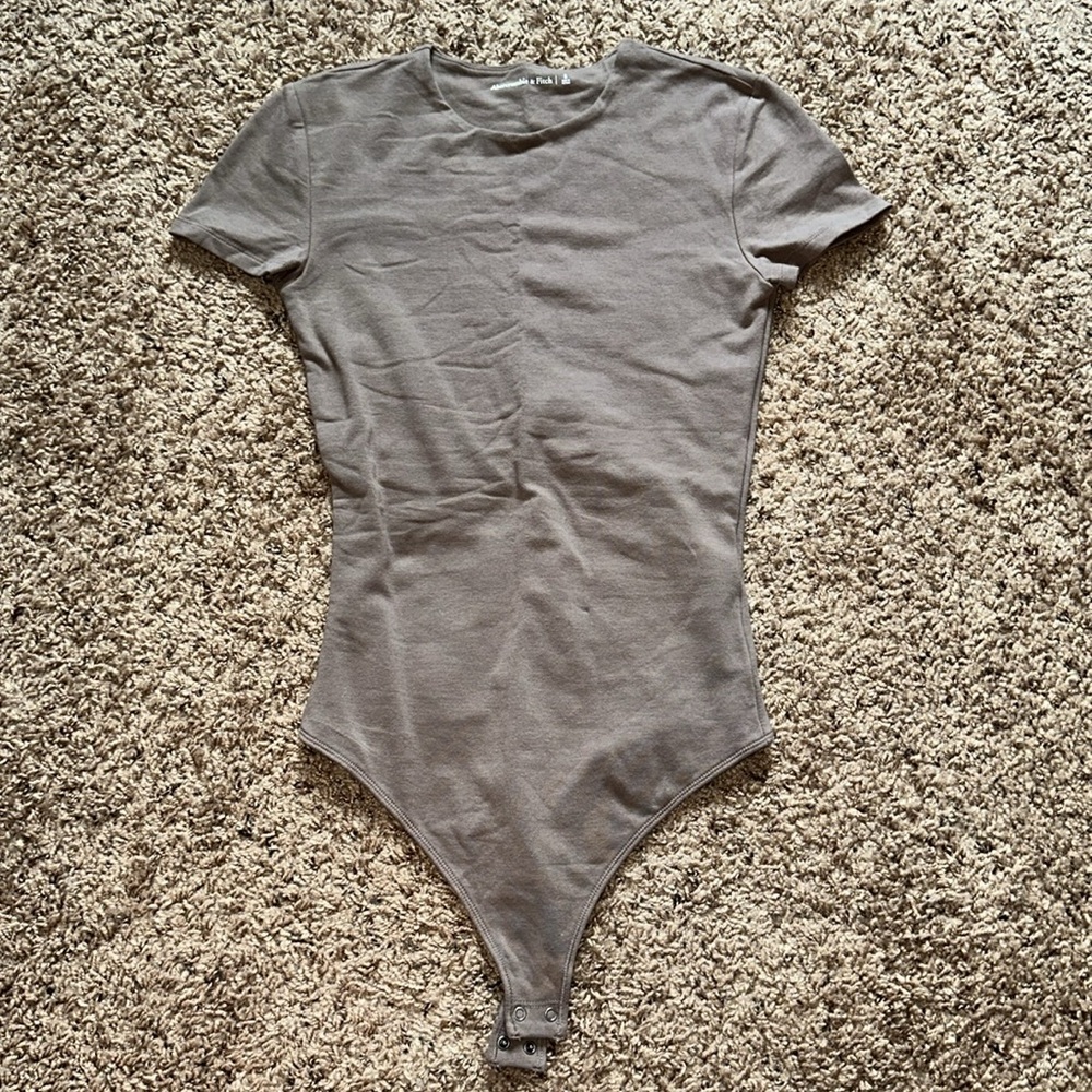 Abercrombie short sleeve cotton blend bodysuit taupe
